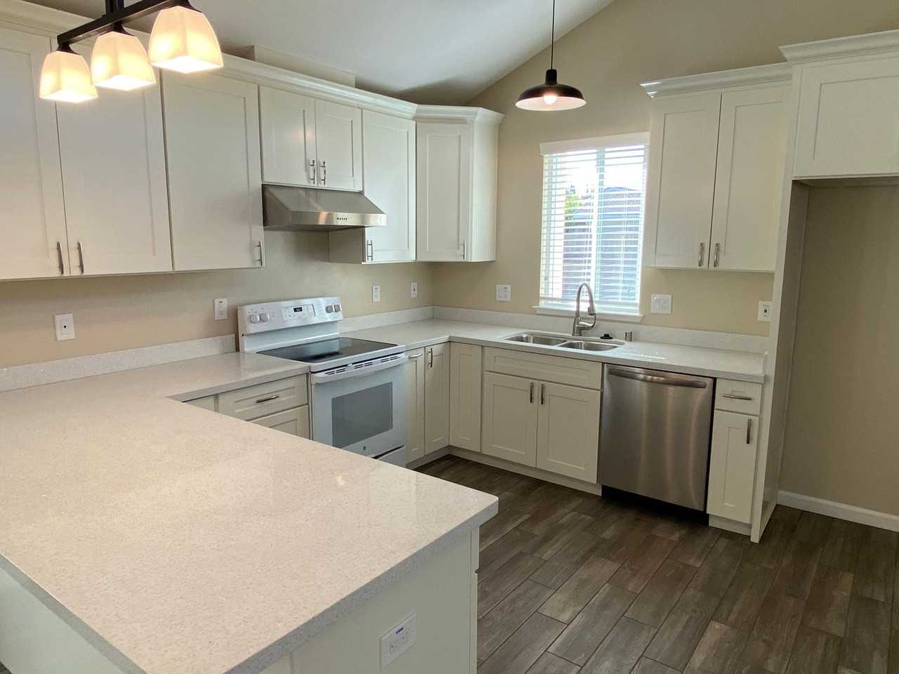 44 Southcreek Ct - Photo 3 of 10