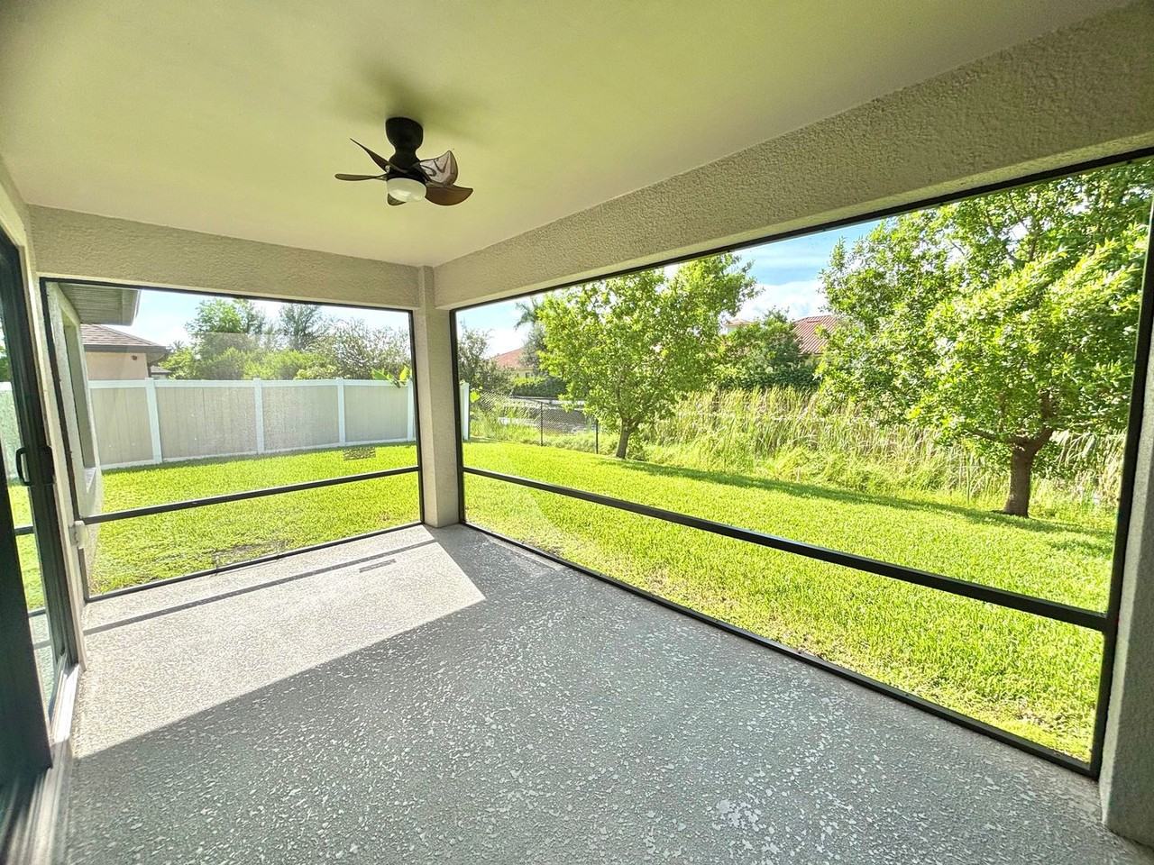 925 Southwest 5th Terrace - Photo 3 of 20