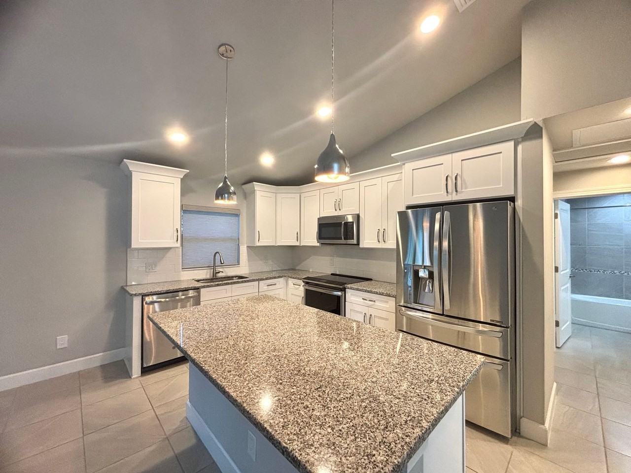 925 Southwest 5th Terrace - Photo 7 of 20