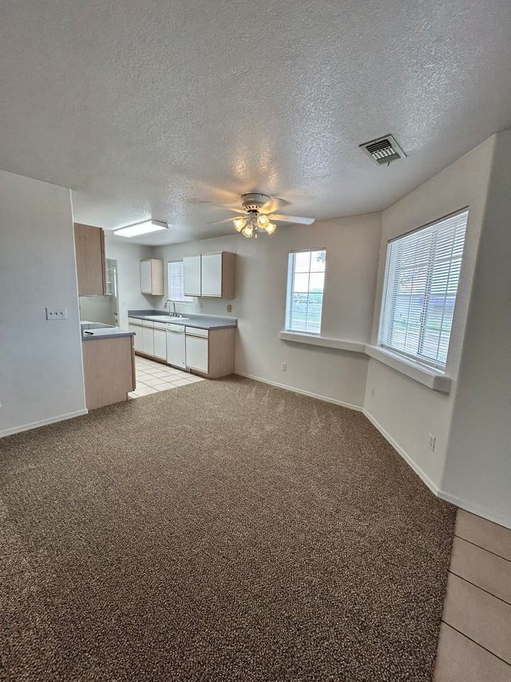 3175 Starline Dr - Photo 6 of 22