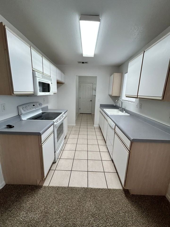 3175 Starline Dr - Photo 7 of 22