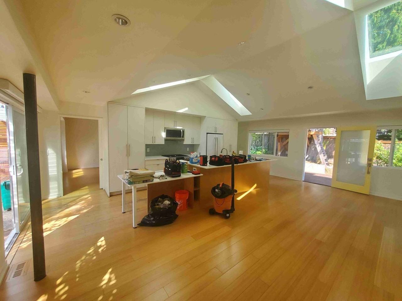 3623 Woodlawn Ave N - Photo 4 of 28