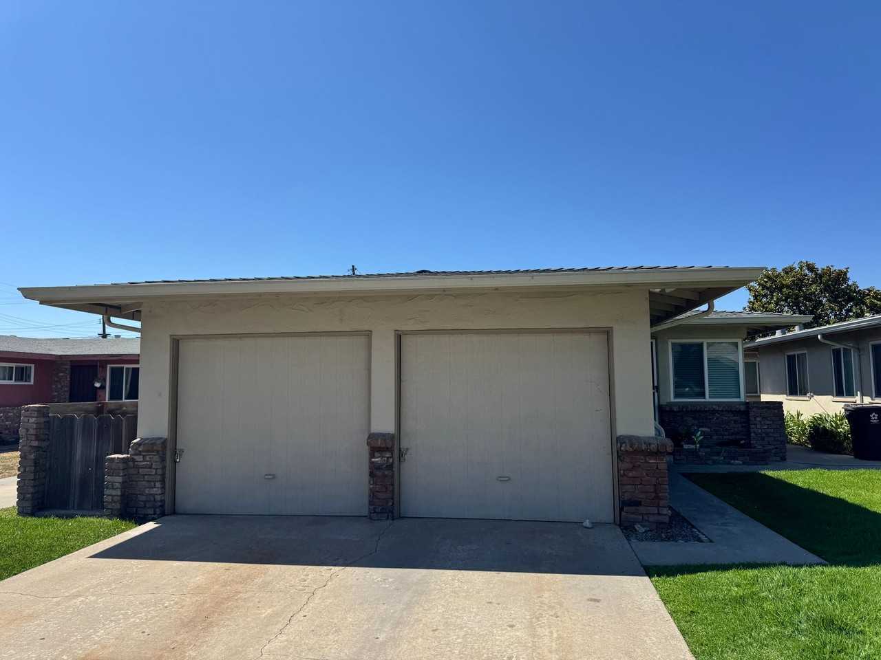 1056A Pajaro St - Photo 3 of 30