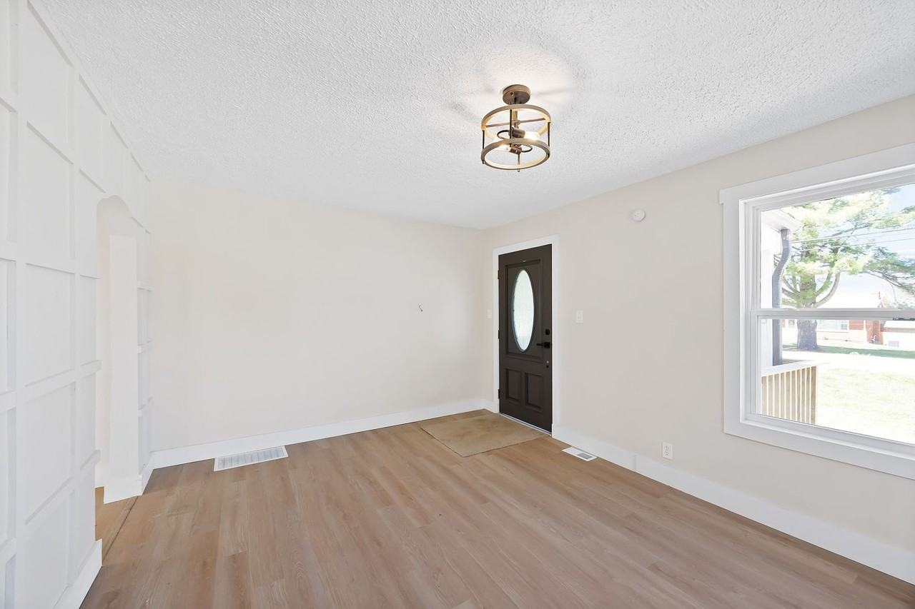 10306 Easum Rd - Photo 2 of 17