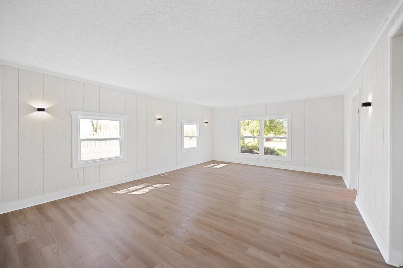 10306 Easum Rd - Photo 3 of 17