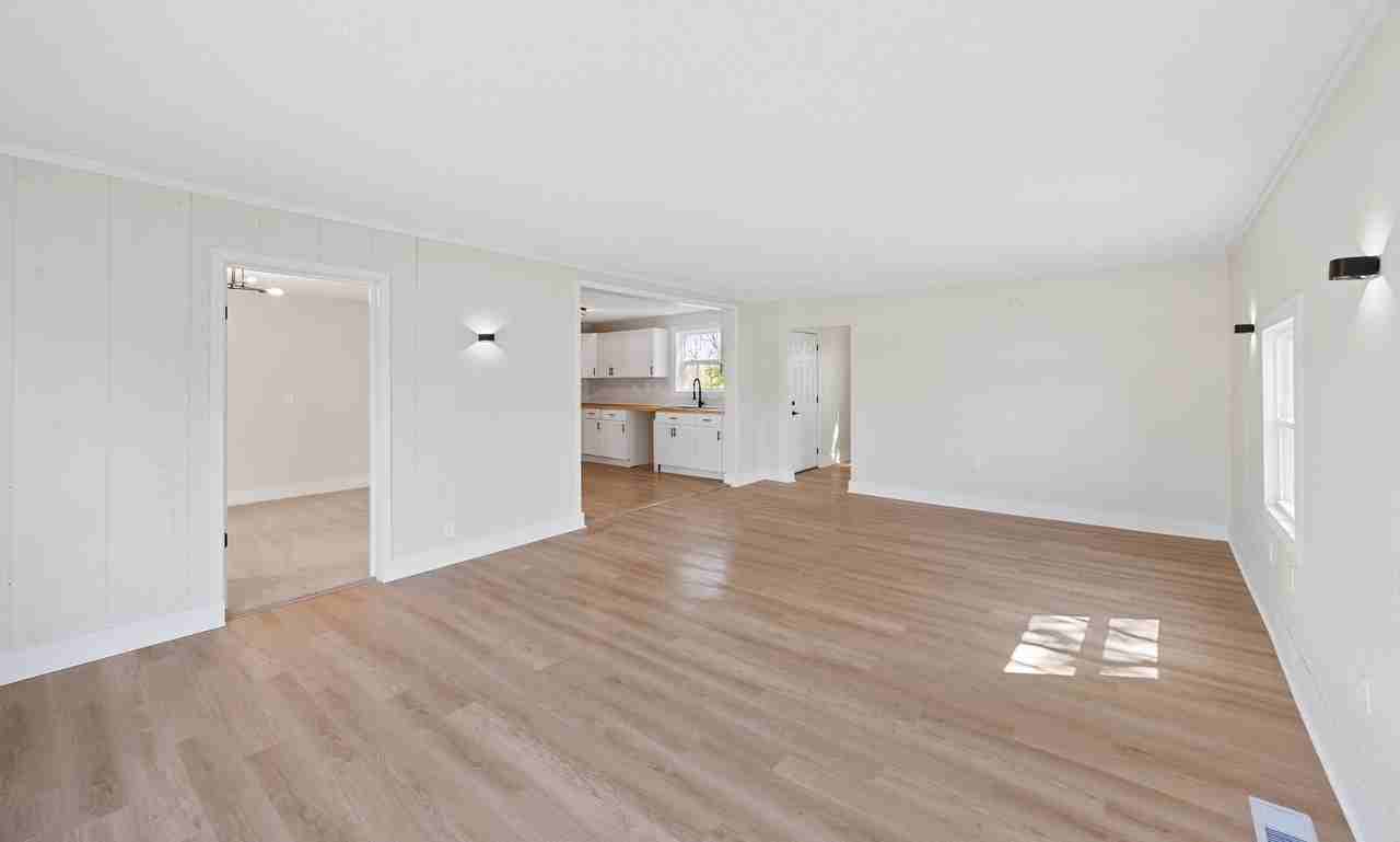 10306 Easum Rd - Photo 4 of 17
