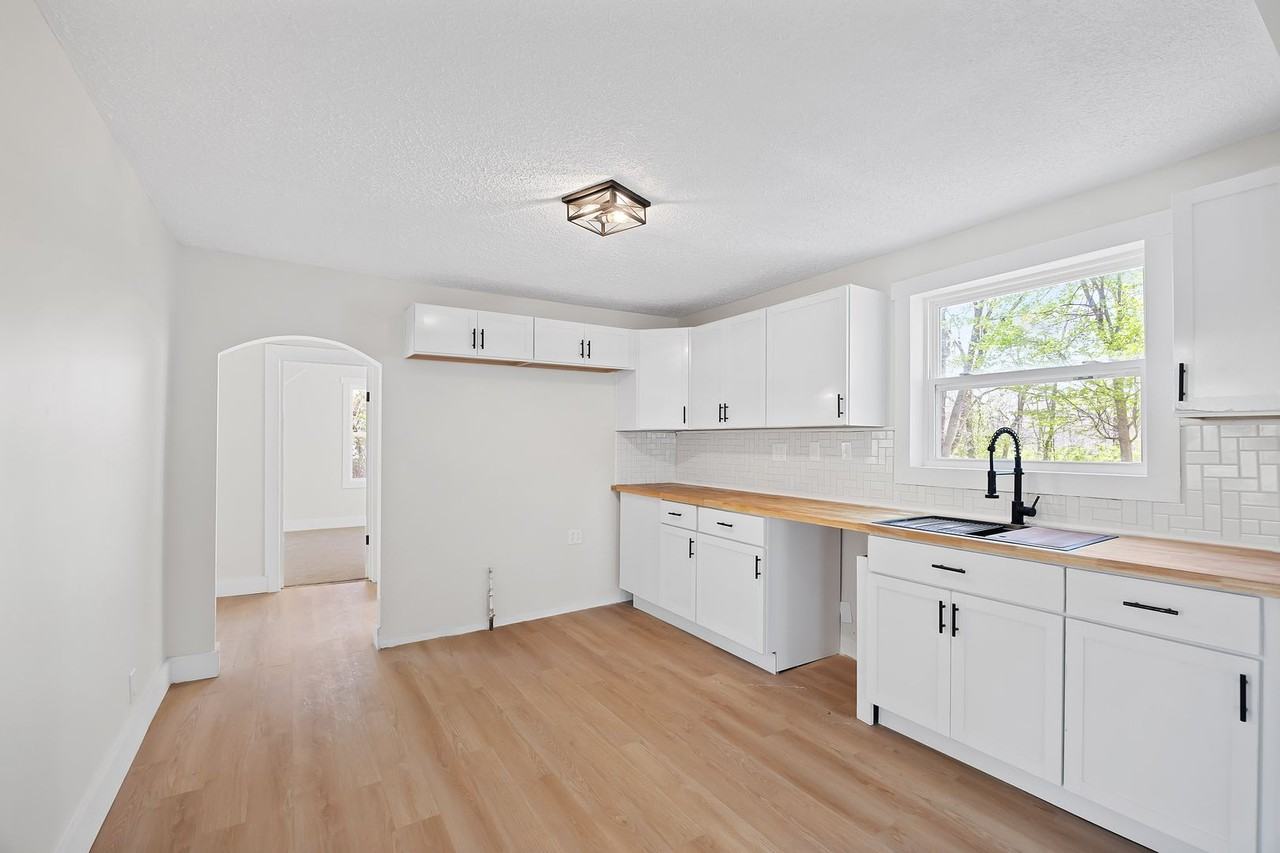 10306 Easum Rd - Photo 5 of 17