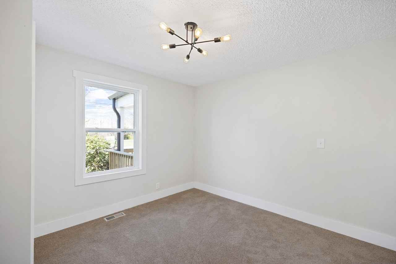 10306 Easum Rd - Photo 7 of 17