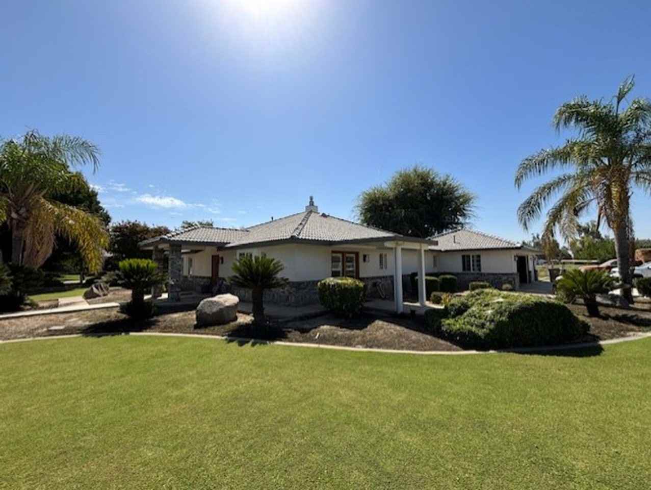 1555 Kuhio St - Photo 3 of 49