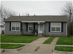 1808 NE 36th St - Photo 2 of 10