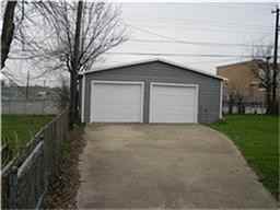 1808 NE 36th St - Photo 3 of 10