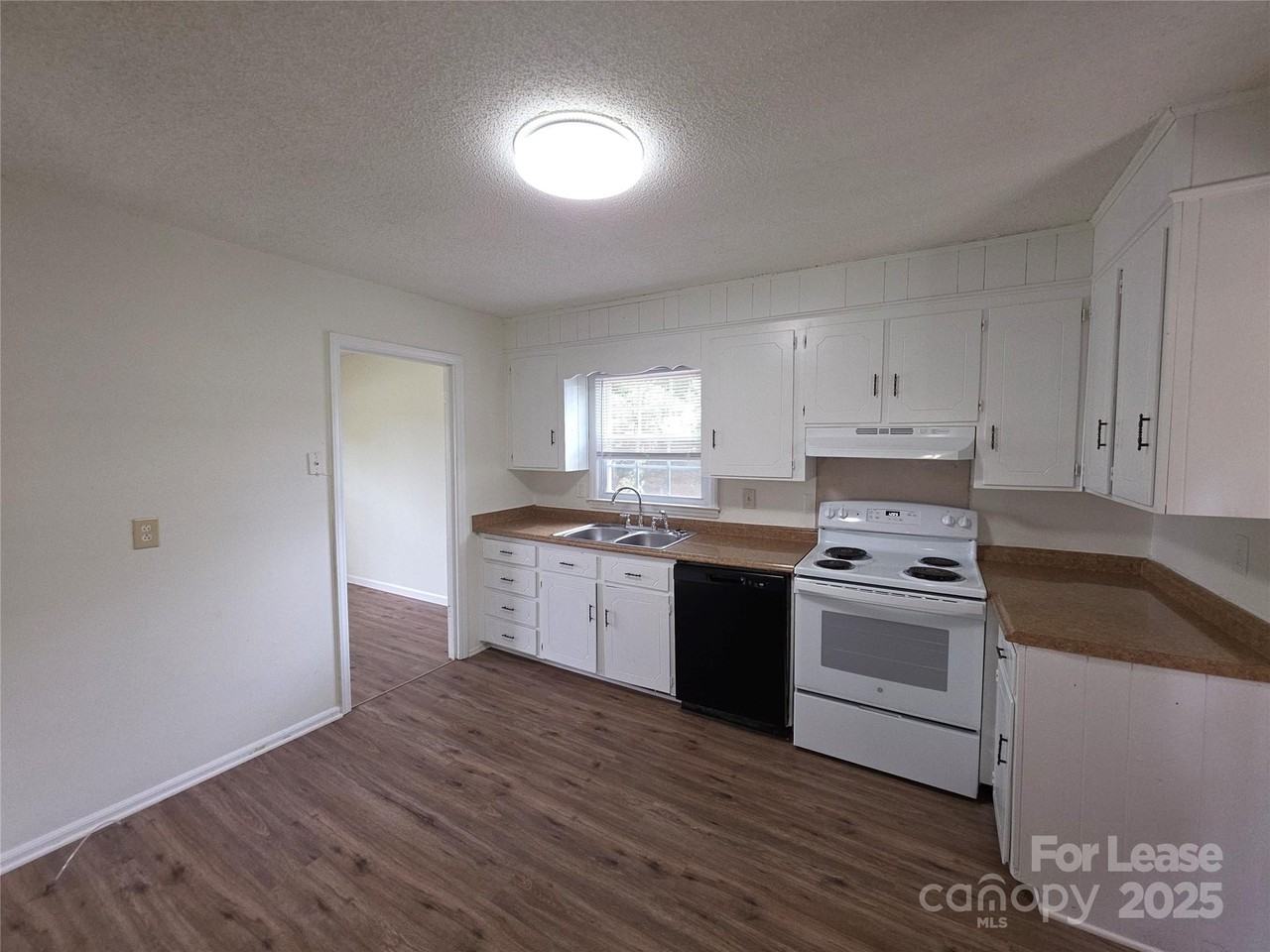 6501 Barrington Dr - Photo 3 of 17