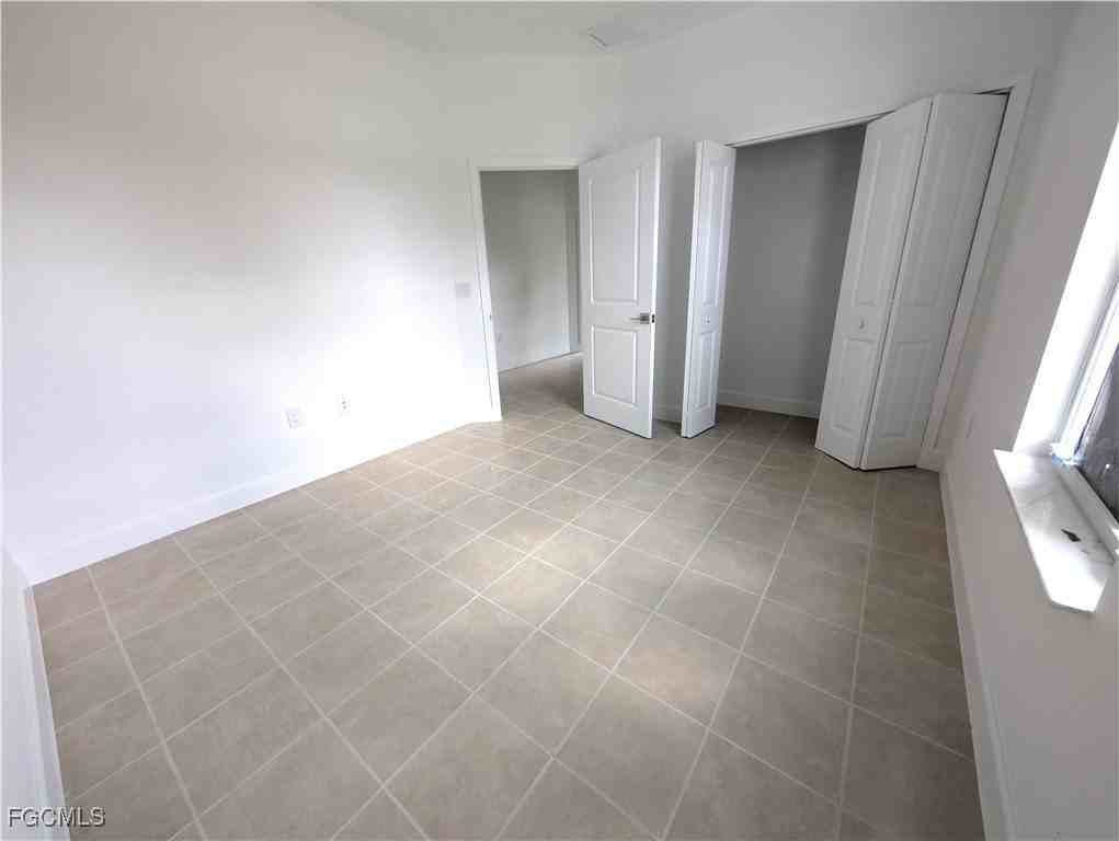 1103 Harold Ave S - Photo 5 of 25