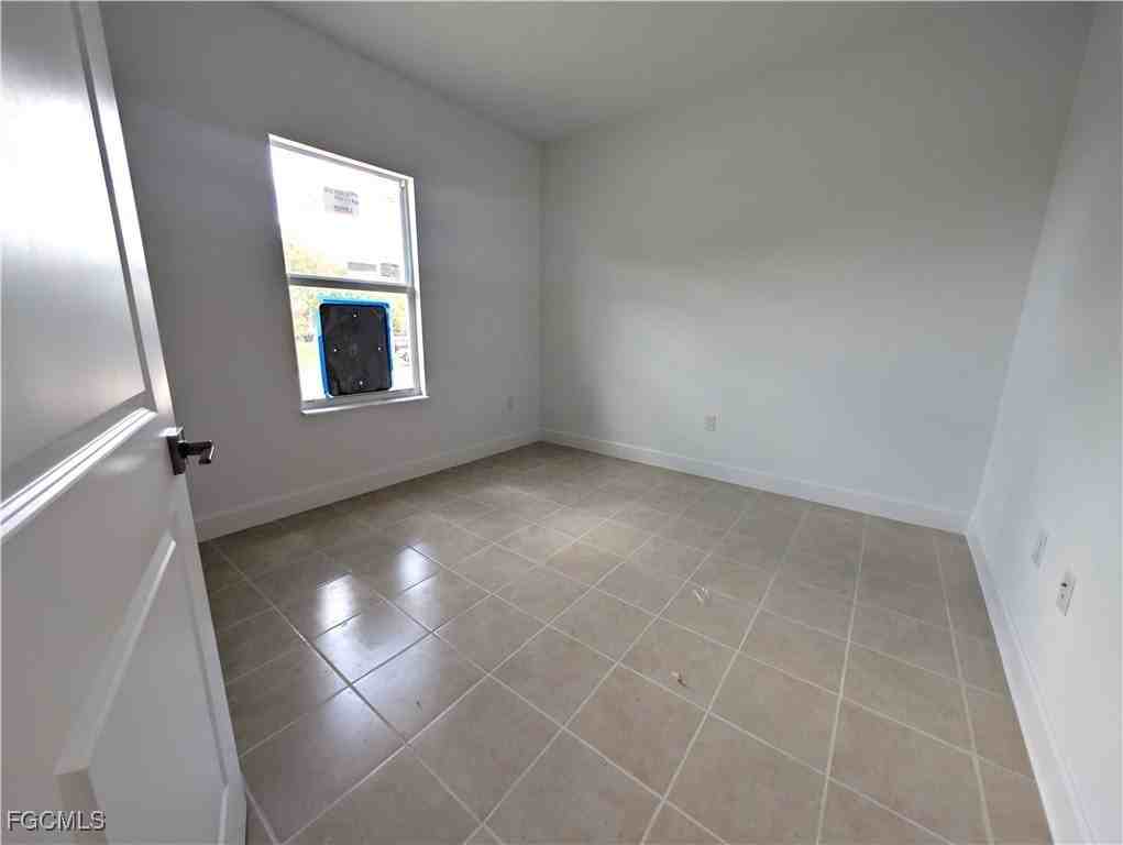 1103 Harold Ave S - Photo 6 of 25