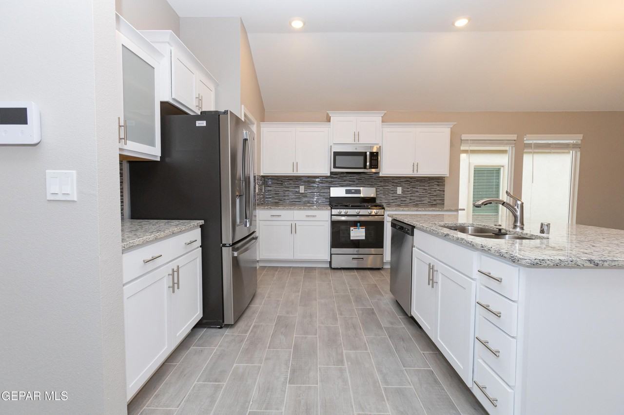 1217 Golden Summer Ct - Photo 2 of 10