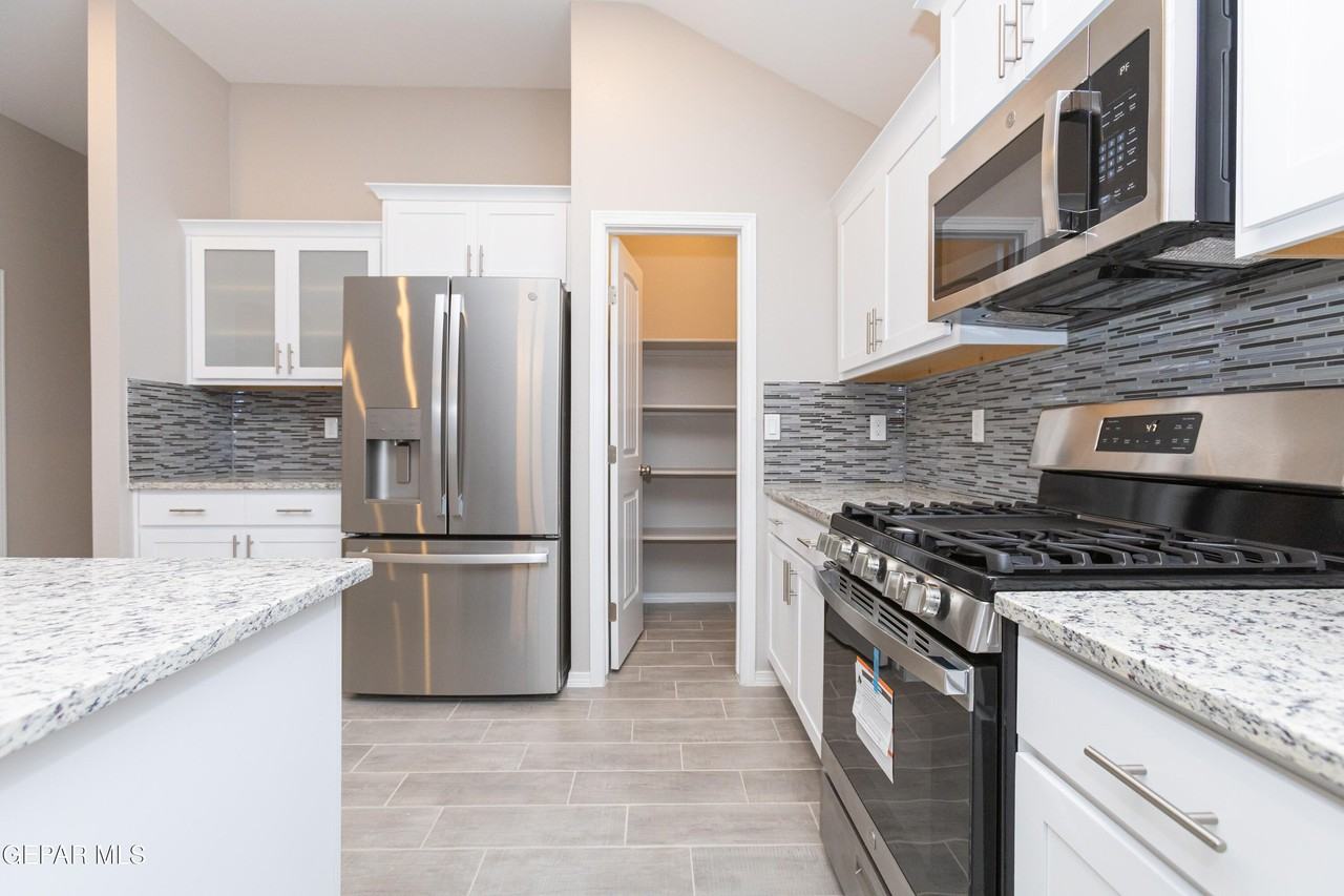 1217 Golden Summer Ct - Photo 3 of 10