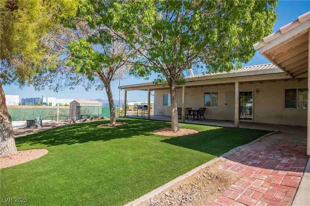 6990 W Richmar Ave - Photo 3 of 40