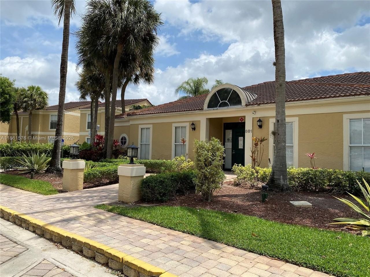 977 Riverside Drive #214 - Photo 5 of 35