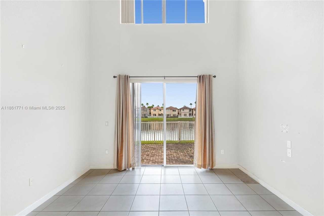 11552 Nw 69th Ter - Photo 2 of 24