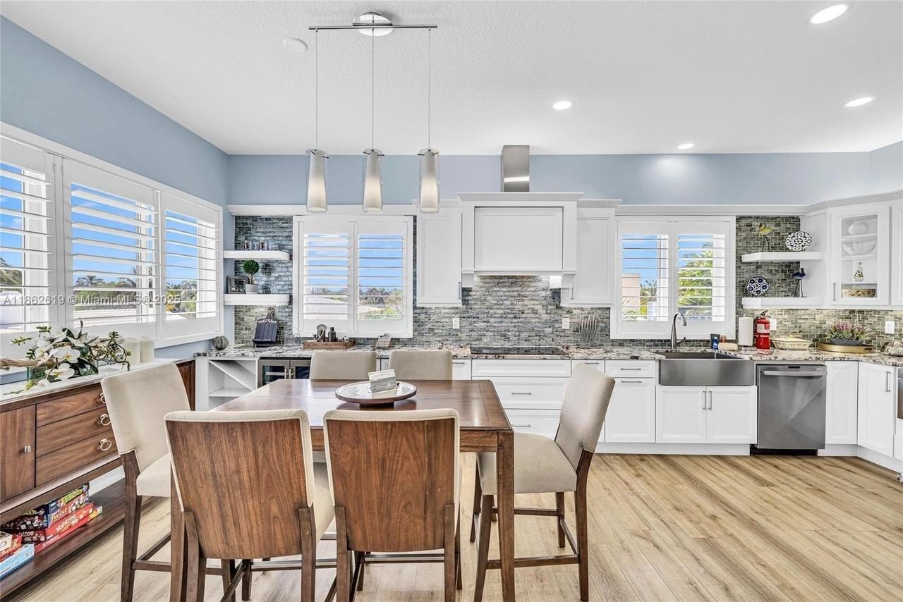 311 N Surf Rd #311 - Photo 4 of 50