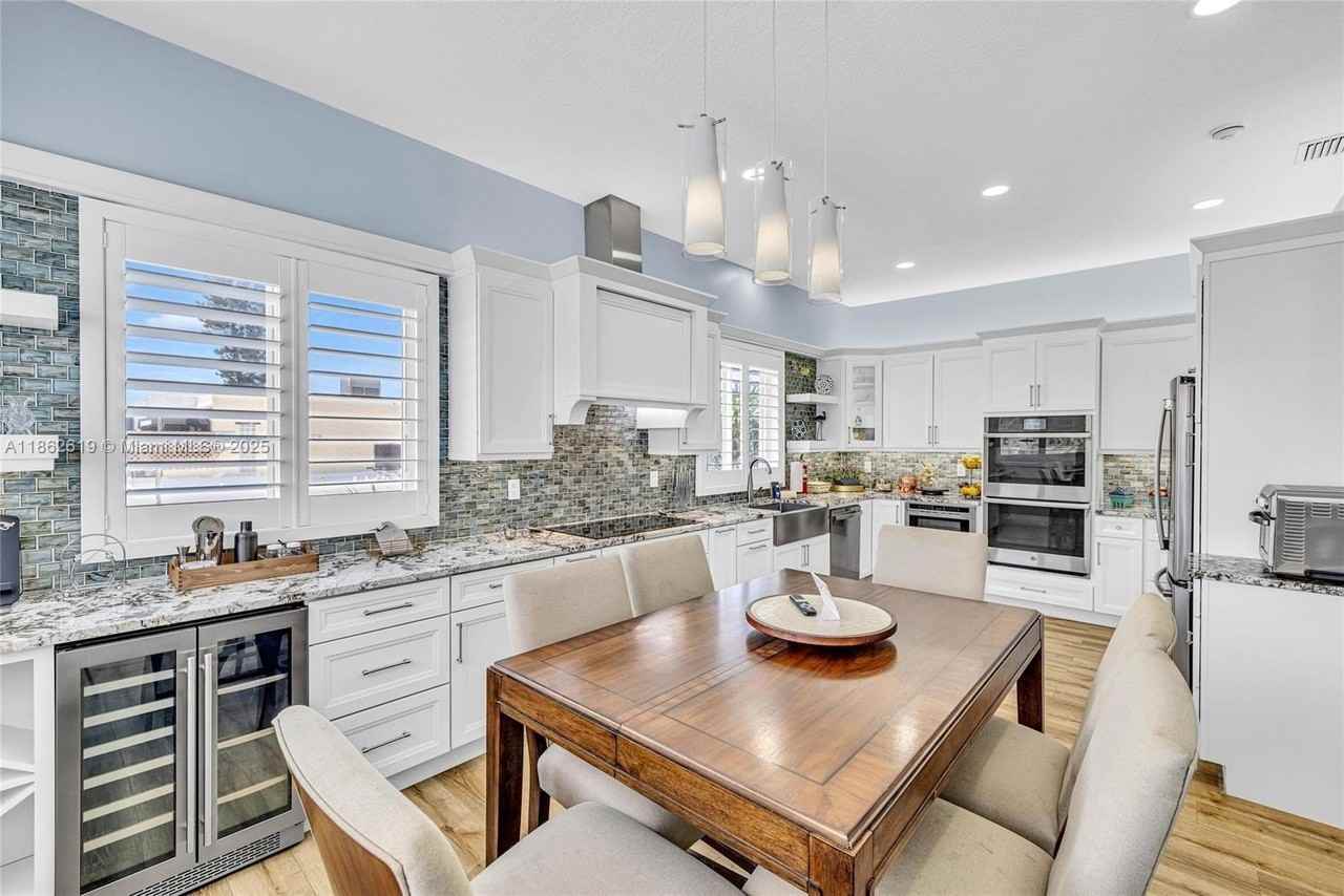 311 N Surf Rd #311 - Photo 5 of 50