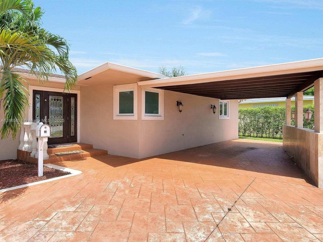 3141 Hollywood Blvd - Photo 2 of 43