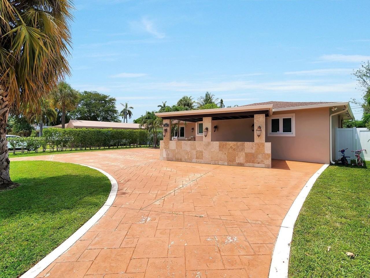 3141 Hollywood Blvd - Photo 3 of 43