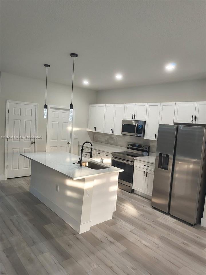 16745 Sw 29th Terrace Rd #0 - Photo 4 of 21