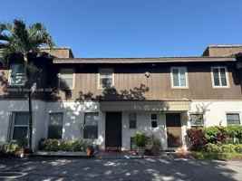 featured image of 3920 Woodside Dr #5