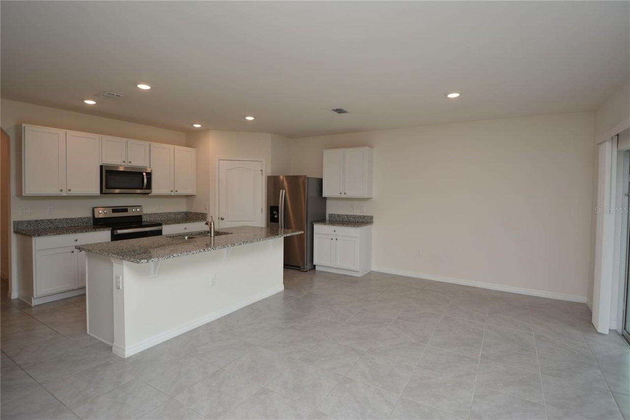 285 Sunset Point Drive - Photo 7 of 35