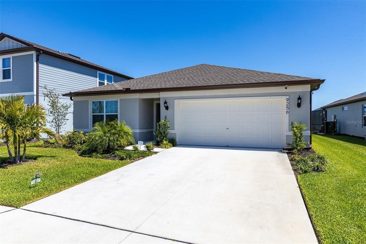 9256 Royal River Cir - Photo 2 of 38