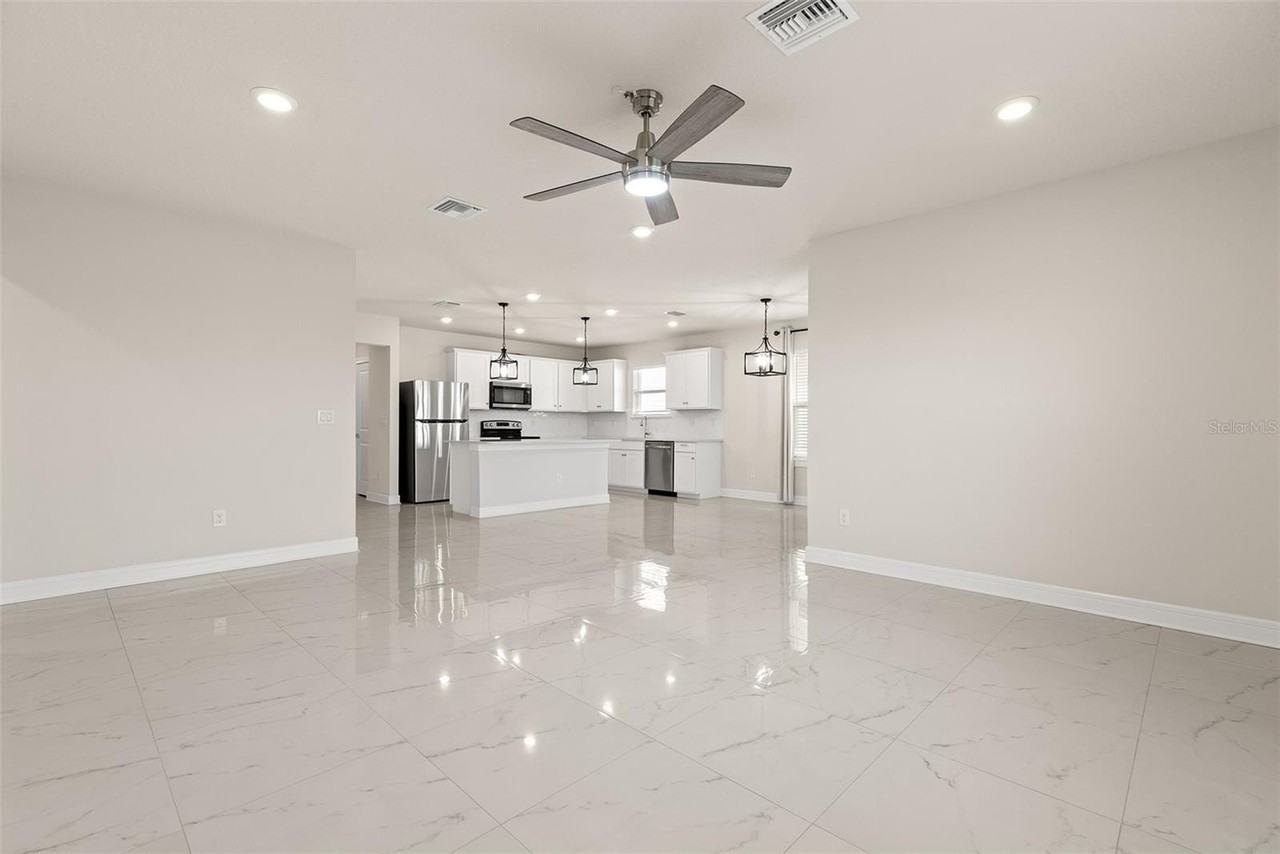 9256 Royal River Cir - Photo 5 of 38