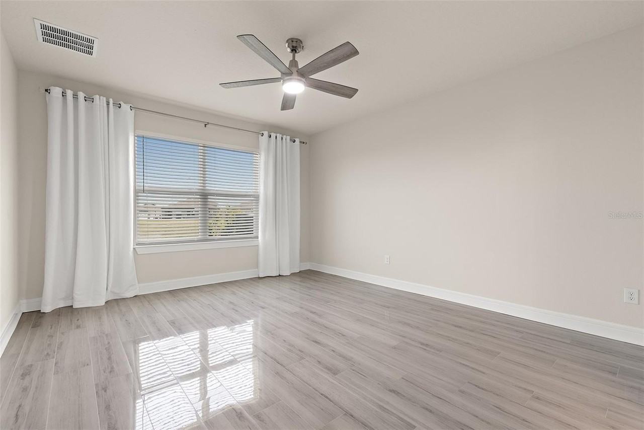 9256 Royal River Cir - Photo 7 of 38