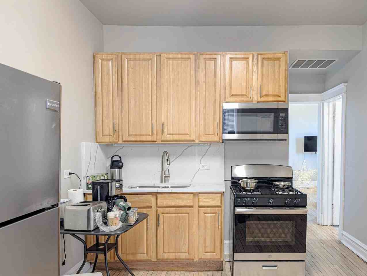 2838 West Roosevelt Road #3R - Photo 2 of 23