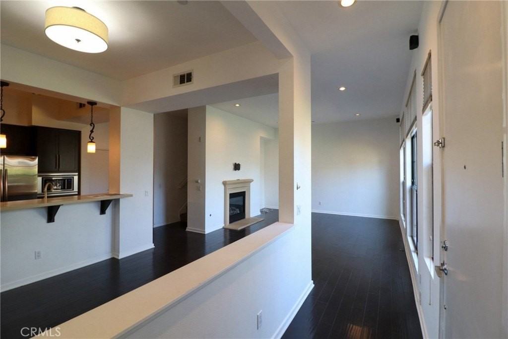 561 W Maple Ave - Photo 6 of 44