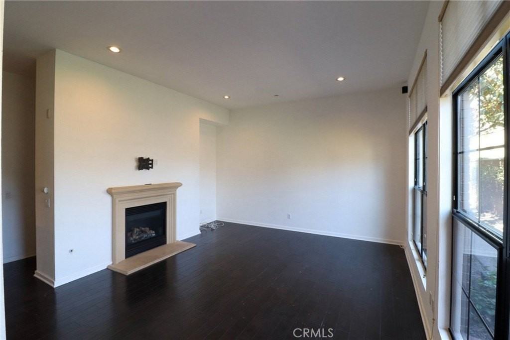 561 W Maple Ave - Photo 7 of 44