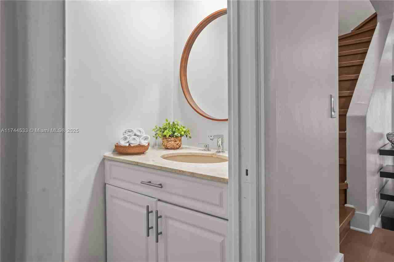 9015 Sw 96th Ave - Photo 4 of 8