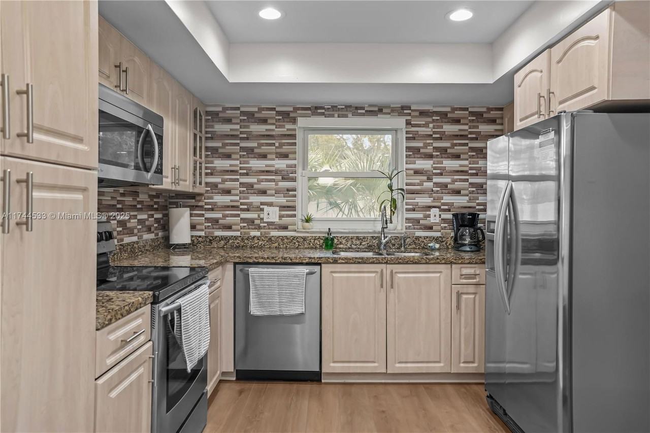 9015 Sw 96th Ave - Photo 6 of 8