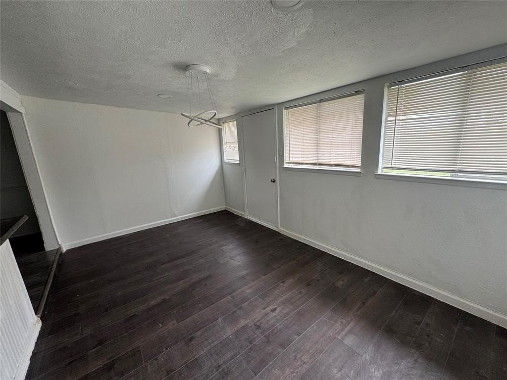 4704 Pemberton Ln - Photo 4 of 40