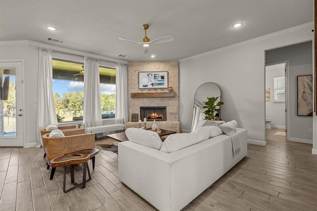 381 Oak Meadow Ln - Photo 6 of 40