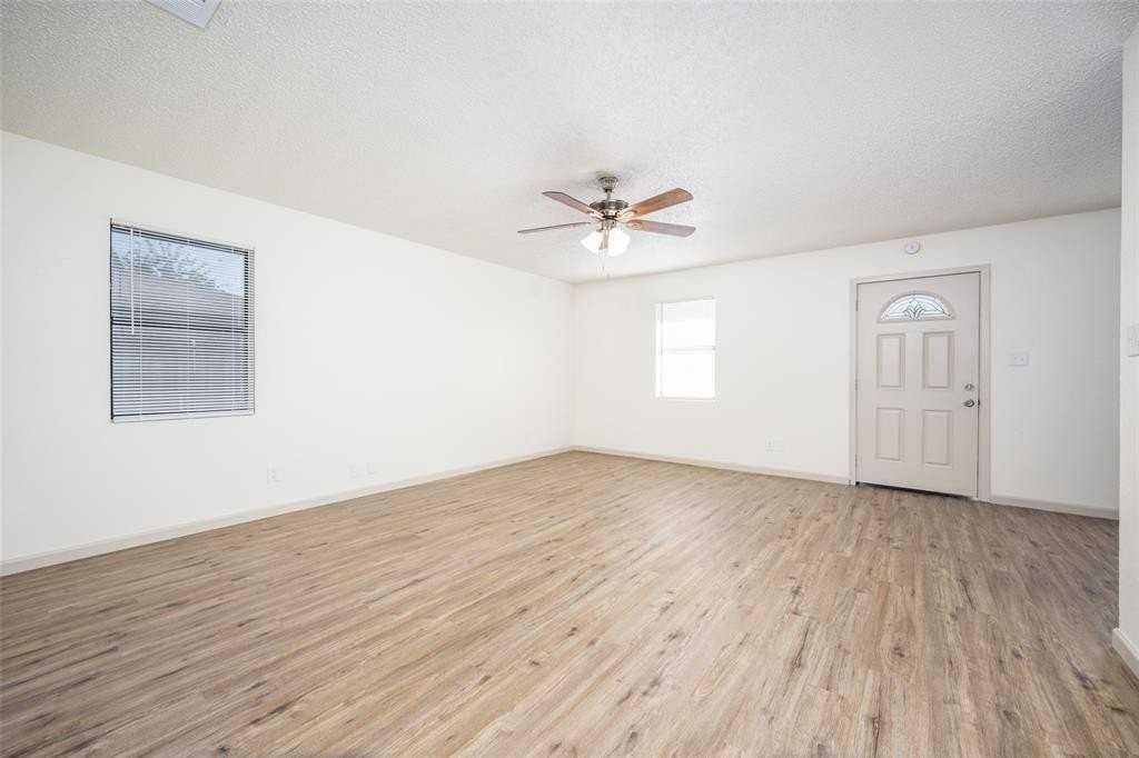 705 North 1st Street - Photo 3 of 14