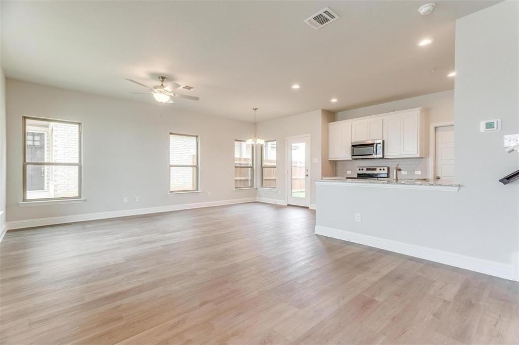 1582 Homeplace Cir - Photo 7 of 33