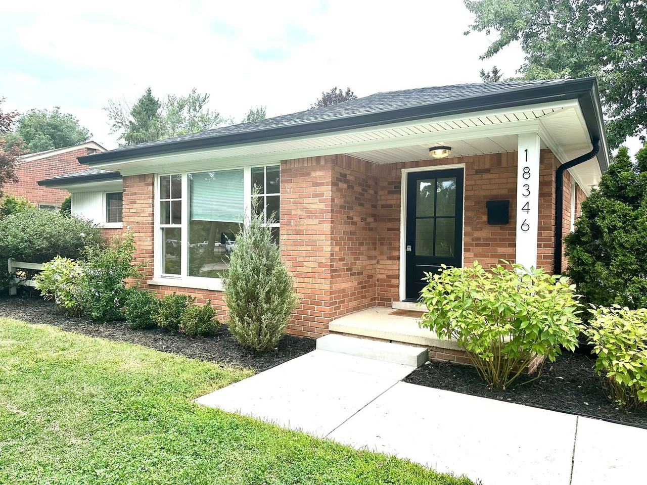 18346 Beverly Rd - Photo 2 of 8