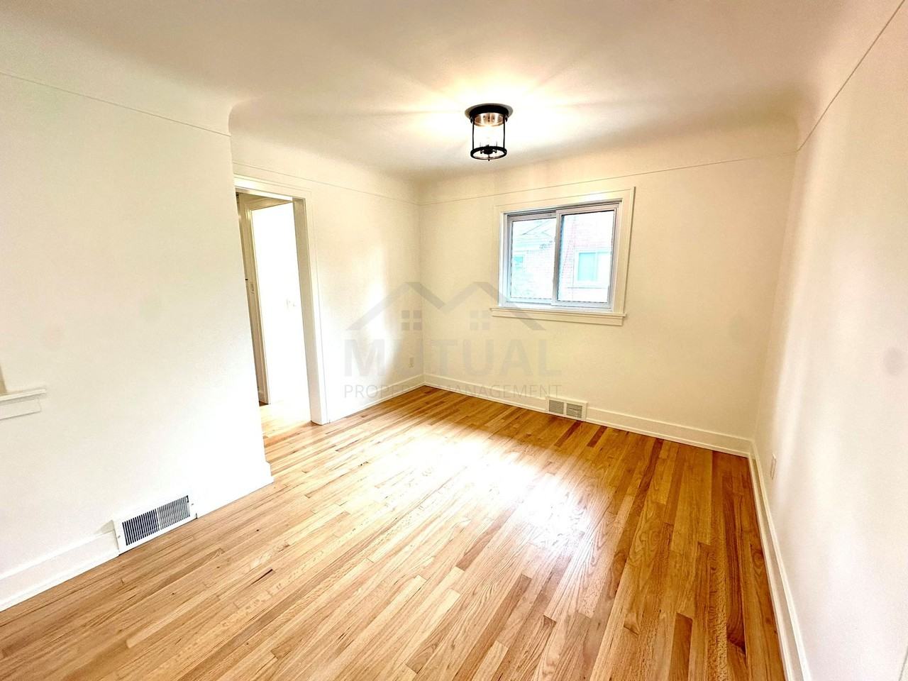 18346 Beverly Rd - Photo 7 of 8