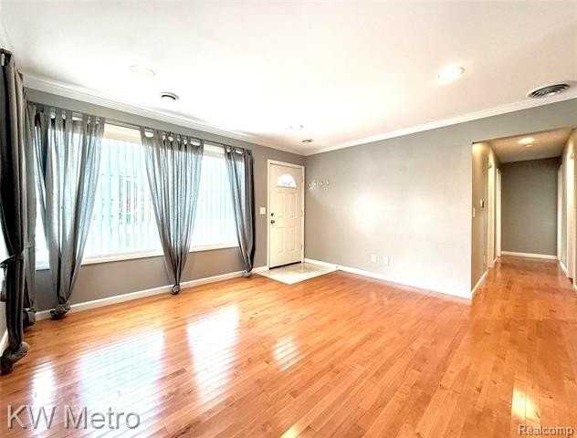 15925 W 14 Mile Rd - Photo 5 of 32