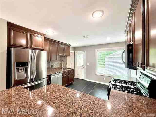 15925 W 14 Mile Rd - Photo 6 of 32