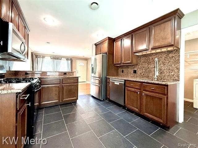 15925 W 14 Mile Rd - Photo 7 of 32