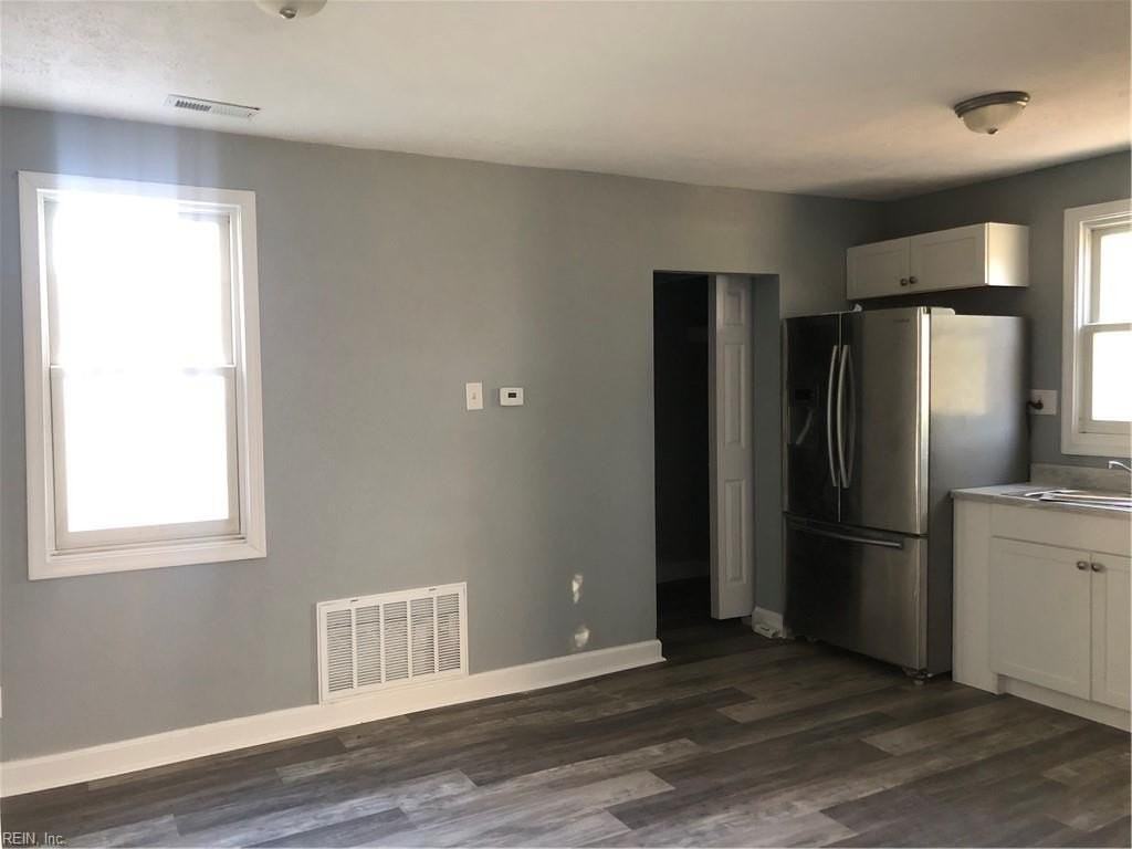 620 Delaware Ave - Photo 4 of 11