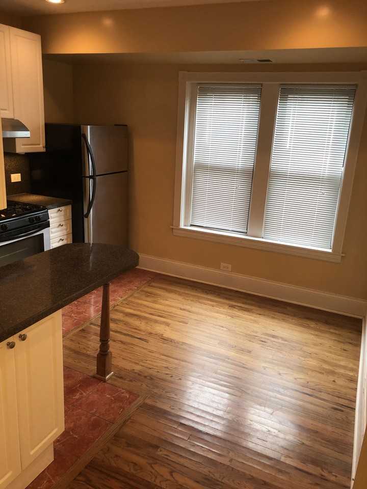 2838 North Francisco Avenue #2B - Photo 2 of 8