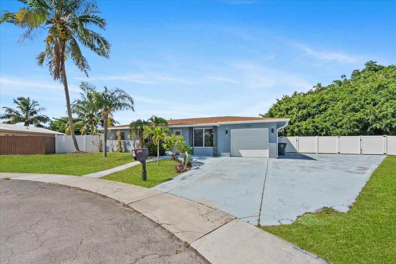 1721 Southwest 10th Street - Photo 2 of 34